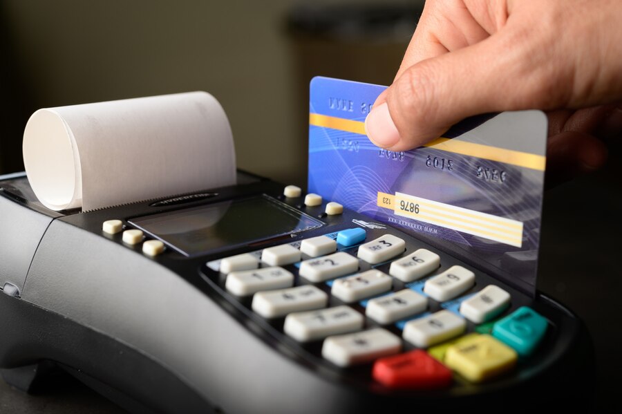 paiement-par-carte-credit-achat-vente-produits-services_1150-16374